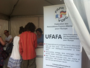 Exemple de mutualisation d'outils de communication : des panneaux de stand repiquables au coût unitaire réduit.