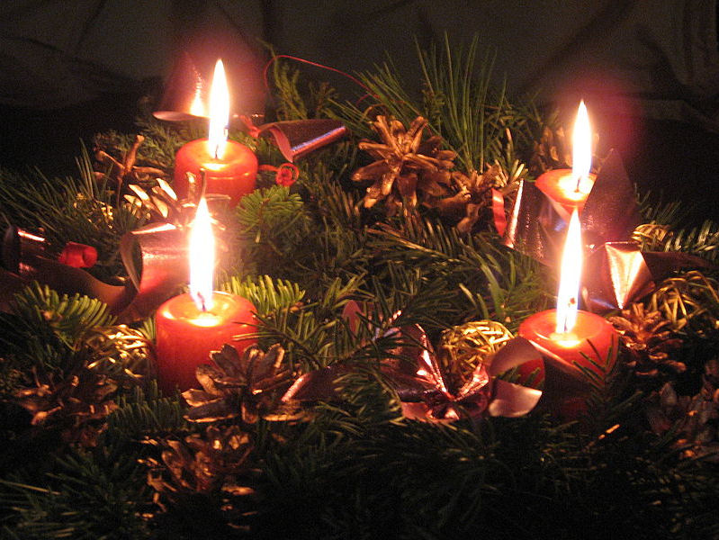 La seule lueur des bougies... un must !(Photo Wikimedia Commons - Bubamara)