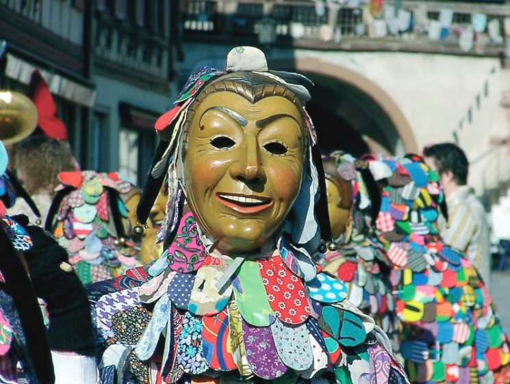 "Fasnet" alémanique à Gengenbach (au débouché de la vallée de la Kinzig, en sortie de Forêt-Noire, à la hauteur de Stasbourg), ancienne Reichstadt, jumellée avec Obernai (en Alsace)