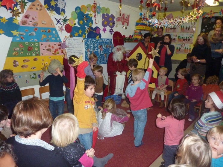 ...envisager en même temps la communauté et les spécificités nationales, langue, histoire, coutumes, modes de vie qui font l’Europe d’aujourd’hui : le fête de la saint-Nicolas