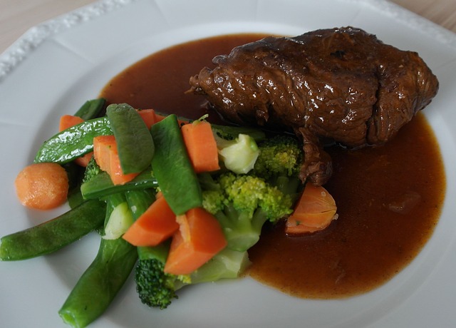 "Rindsroulade" la paupiette de boeuf (avec farce), un des classiques de la table familiale du dimanche allemand