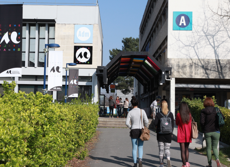 L'entrée de l'Université Michel Montaigne à Bordeaux